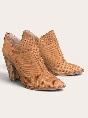 Vince Camuto Levana Tan Brown Suede Leather Perforated Block-Heel Booties Sz 9.5